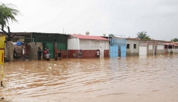 Inundações no Sector 14 do Cazenga obrigam famílias a abandonar residências