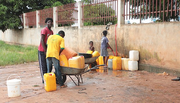 Falta de água preocupa moradores do Zango 4